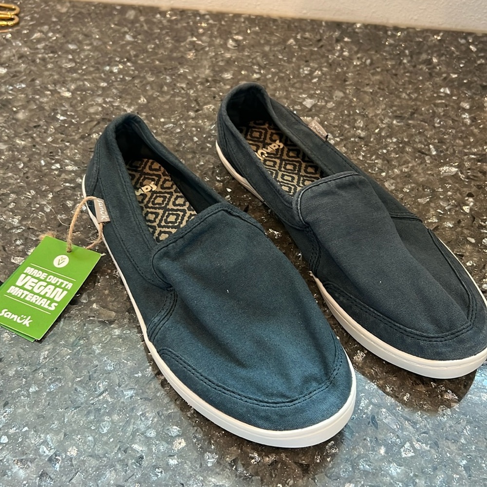 Sanuk pair o dice